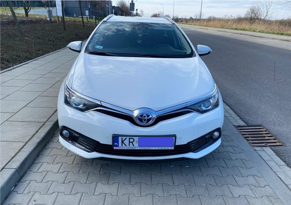 Toyota Auris cena 62000 przebieg: 133000, rok produkcji 2017 z Kraków małe 211